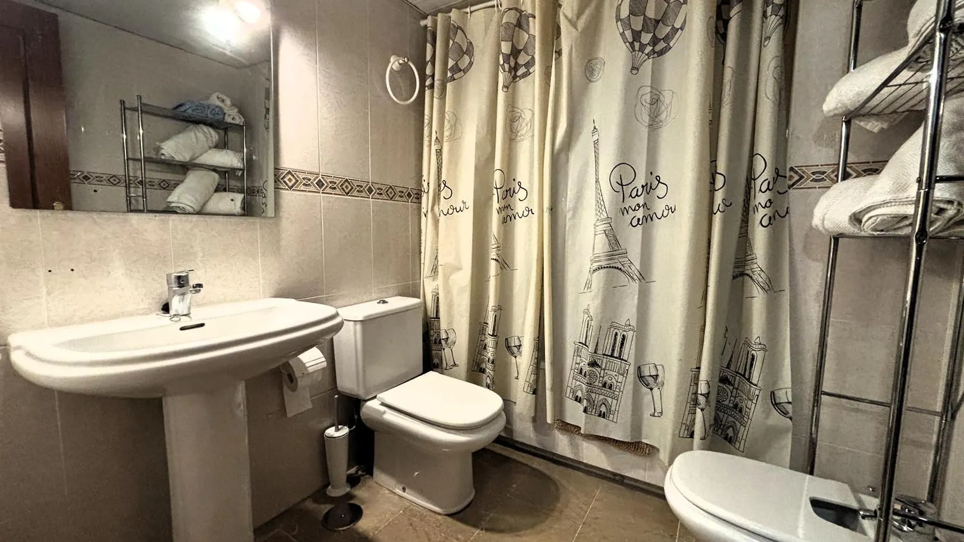 600 M Beach, Pool, Terrace, Wifi, 1 Bedroom Torremolinos Daire